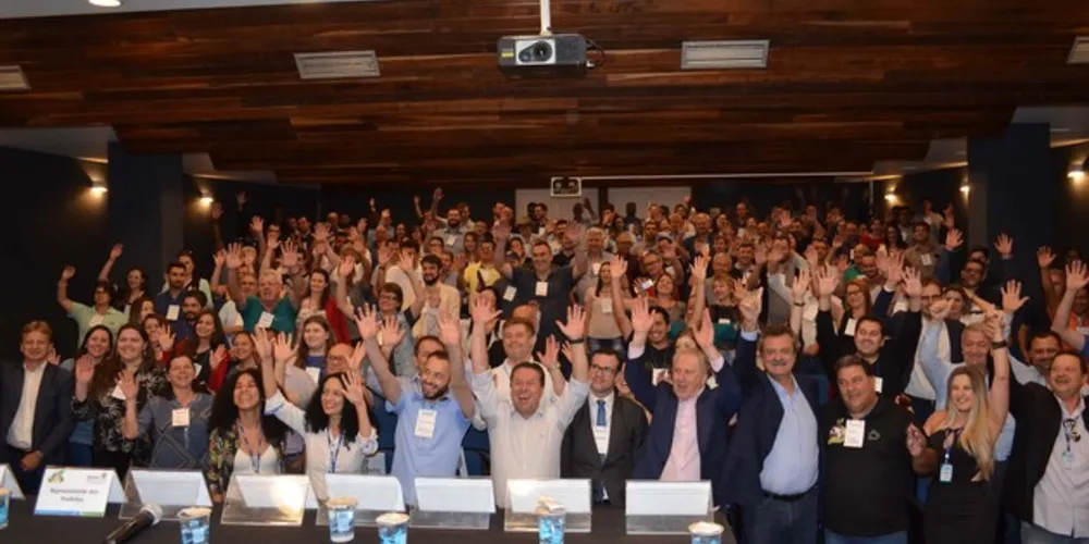 Participaram da Reunião Ordinária do Grupo R-20 cerca de 200 pessoas, entre prefeitos, representantes do Ministério Público, de associações e cooperativas de catadores e lideranças comunitárias.

