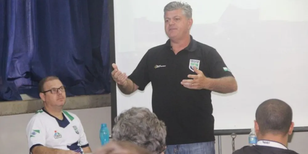 Presidente da Liga de Handebol do Paraná, Roberto Niero (Pimpão): “Esse sistema já é adotado em competições das categorias juvenil e adulto, é uma forma de deixar a competição mais equilibrada" 