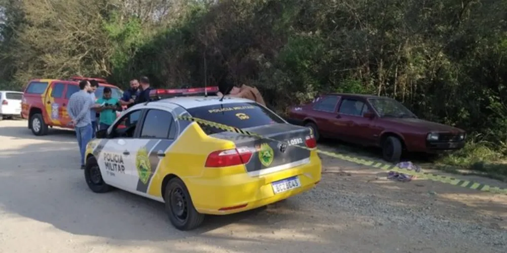  O motivo? Uma selfie. A imagem, publicada nas redes sociais, irritou um outro grupo que não queria aparecer na foto.