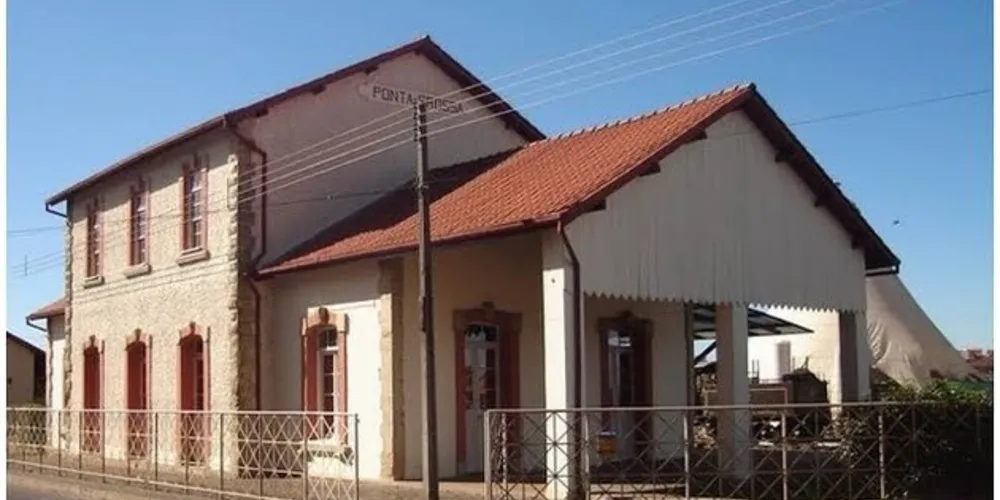 Desde 1995 a Casa da Memória ocupa as instalações da Estação Paraná. Local está com deteriorações 
