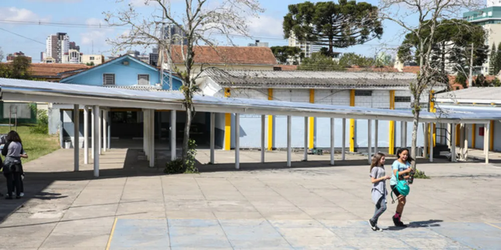 Investimento busca ampliar a infraestrutura da Educação no Paraná. Esse pacote se soma a outras 193 obras entregues neste ano pela Fundepar, com investimento total de R$ 54,3 milhões

