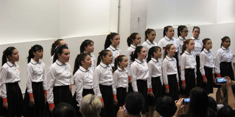 O coro Meninas Cantoras de Ponta Grossa foi criado em 2012 e é mantido pela Fundação Municipal de Cultura