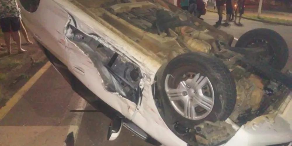 O acidente envolveu um Volkswagen Gol e um Honda Fit na rotatória da Vila Marina