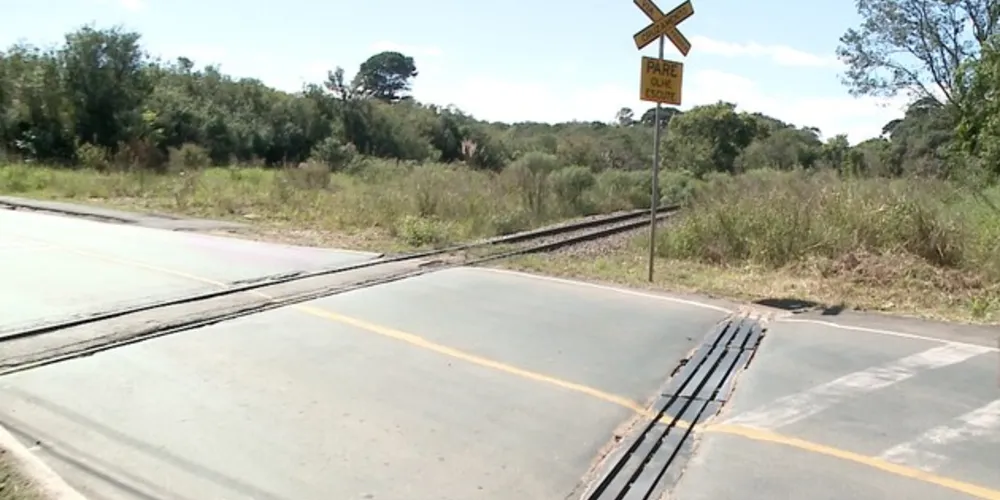 A PR-438 será totalmente bloqueada para restauração da linha de trem que cruza a rodovia
