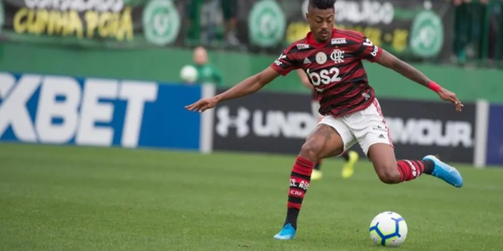Imagem ilustrativa da imagem Flamengo mantém vantagem na liderança após vitória