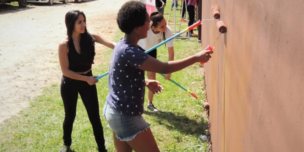 A ação solidária foi realizada pelo movimento ‘Renova BR’ e contou com a pintura da fachada do asilo, criação de uma horta, doação de fraldas geriátricas e atividades lúdicas para as senhoras
