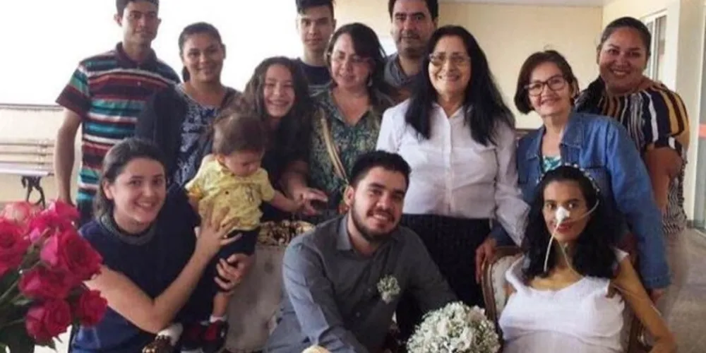 José Martín Quiñonez Amarilla e Chris Dalila Roman Pérez, ambos com 23 anos de idade, realizaram o sonho de se casar