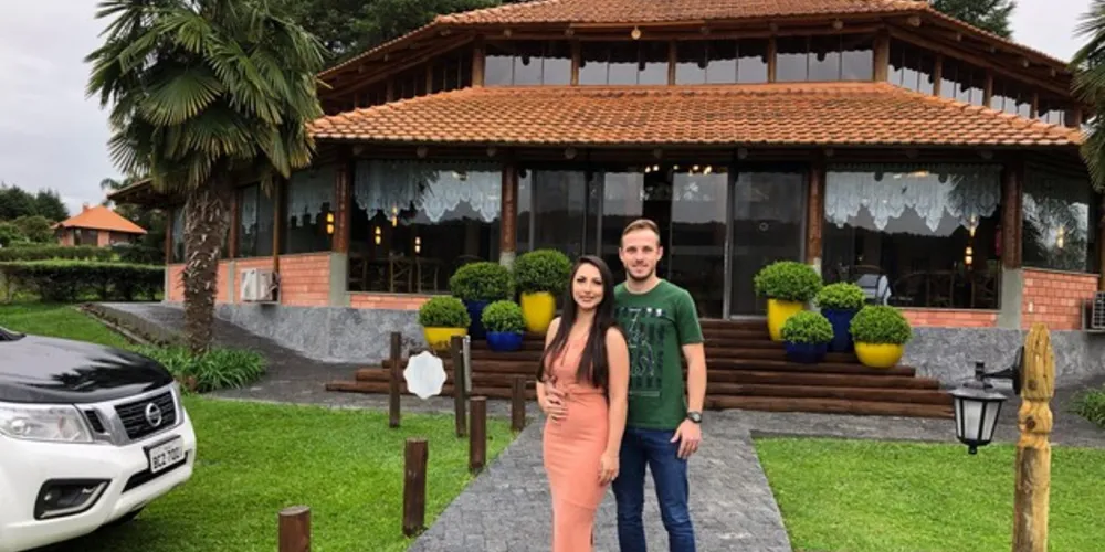 Os apaixonados Luiz Henrique Arnaud Camargo e Jessyca Lima Guimarães passaram o fim de semana no Virá Charme Resort, uma das pousadas mais charmosas e acolhedoras do Estado. Vale registrar que o casal foi o ganhador da promoção do dia dos Namorados da Coluna RC. 
