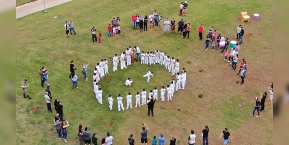Durante a festividades, a Klabin inaugurou um parquinho para as crianças. Em comemoração ao Dia da Árvore, espaço recebeu 200 mudas de plantas nativas


