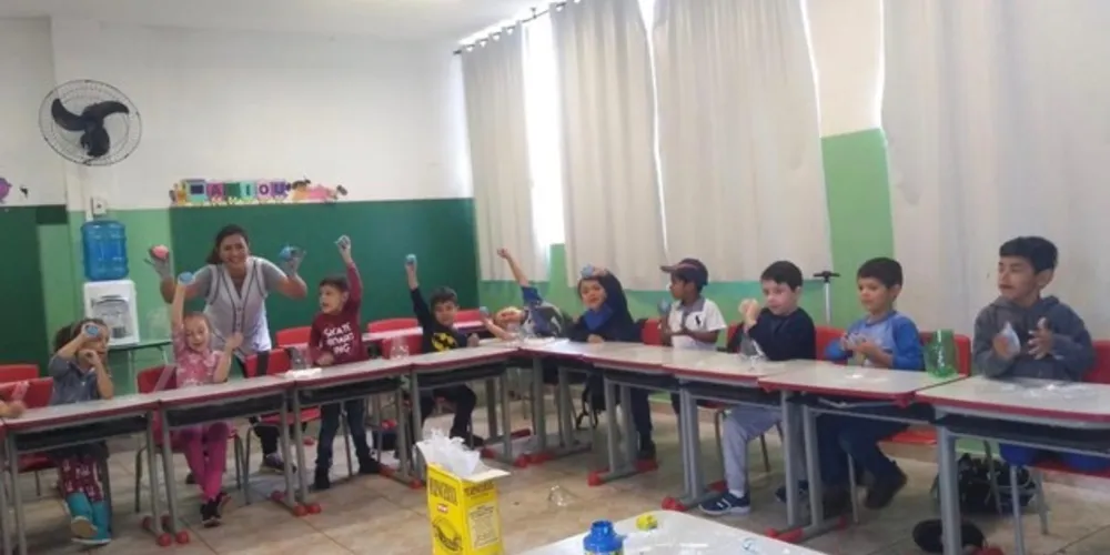 Imagem ilustrativa da imagem Massinha de modelar estimula conhecimento em 1º ano