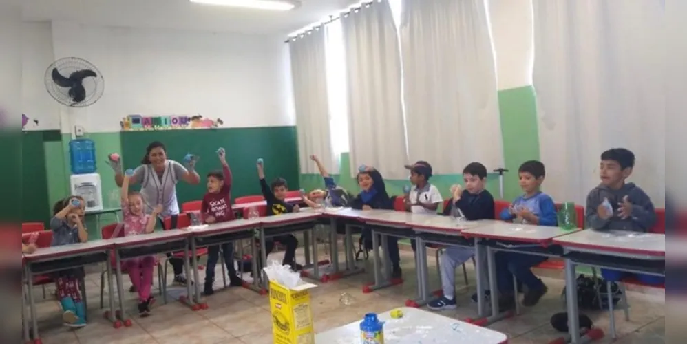 Imagem ilustrativa da imagem Massinha de modelar estimula conhecimento em 1º ano