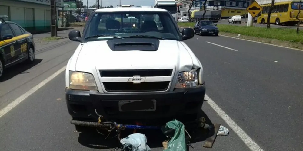 O acidente ocorreu por volta das 11h10 no km 174 da BR 373 (Av. Souza Naves) quando o veículo S-10 atropelou um pedestre que atravessava a rodovia empurrando uma bicicleta na pista sentido Londrina.