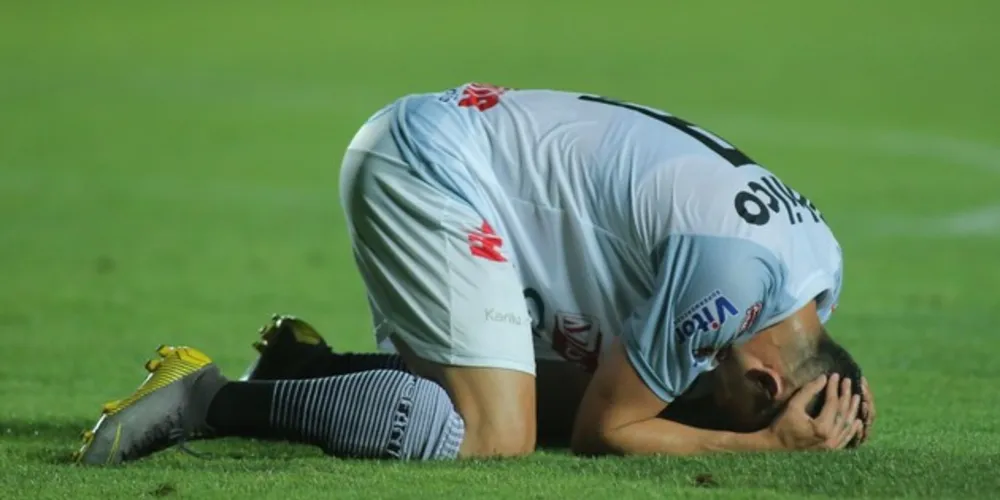 Derrota afasta definitivamente o Fantasma do G4