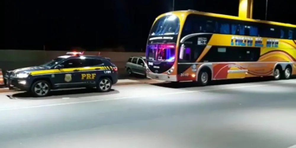 Imagem ilustrativa da imagem Ônibus argentino é detido com R$ 28 mil em multas não pagas