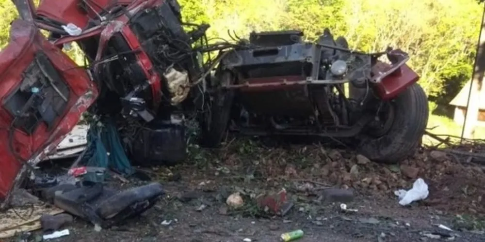 O veículo era conduzido por Valdecir Alves, 34. Ele morreu no local