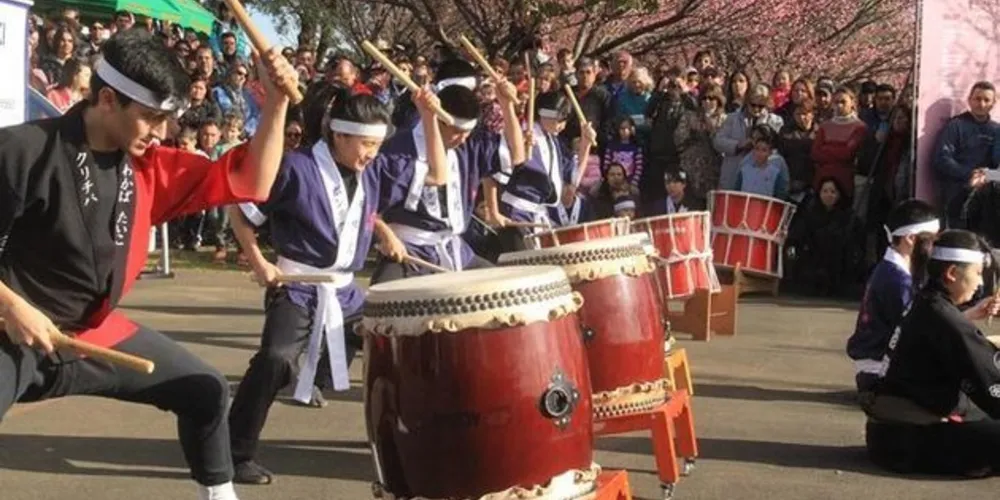 Neste fim de semana acontece o 16º Festival Paranaense de Taiko em Ponta Grossa, que deverá reunir centenas de pessoas no Parque Ambiental nos dias 11, 12 e 13 de outubro.
