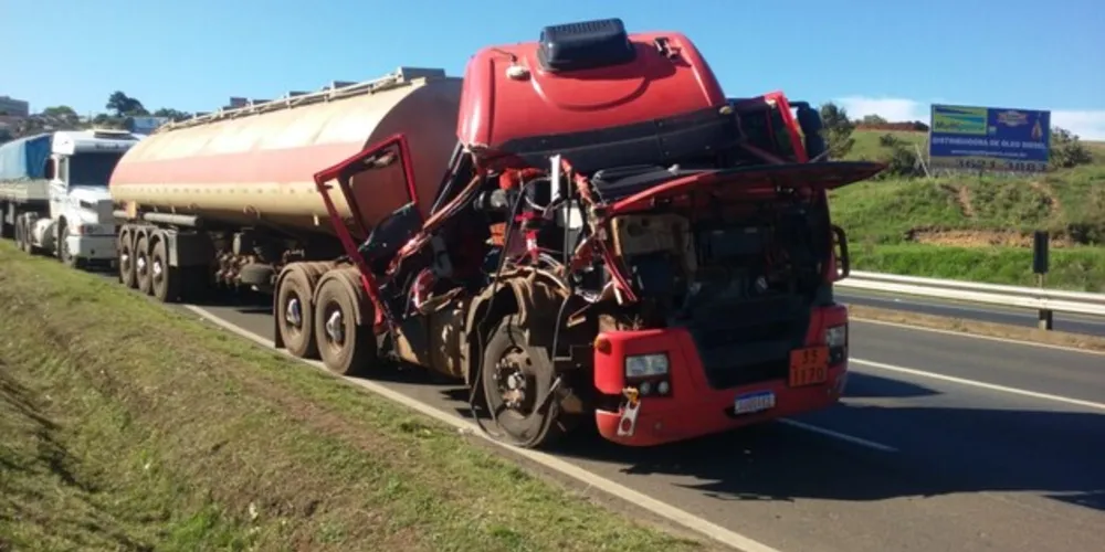 O acidente foi registrado na tarde desta quarta-feira próximo do viaduto da vila Santa Terezinha