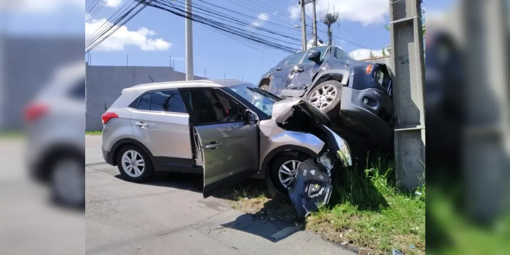 Imagem ilustrativa da imagem Motorista foge após furar preferencial e causar acidente