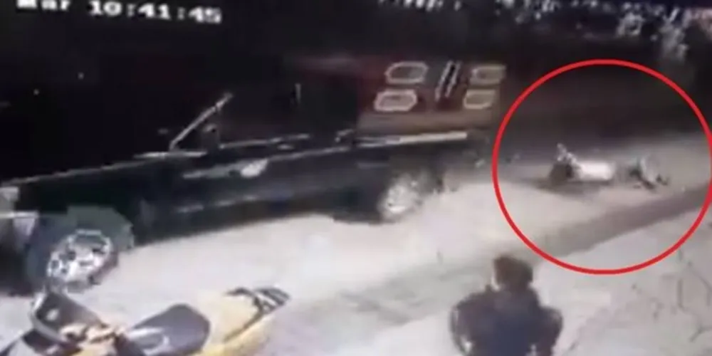 Jorge Hernández teria prometido o recapeamento asfáltico de uma entrada. No entanto, não cumpriu com o acordo