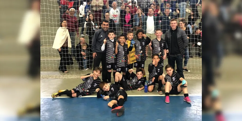 O time ponta-grossense termina a primeira fase no topo da tabela do campeonato da Supercopa Metropolitana 2019 da Liga Curitibana de Futsal (LCF).