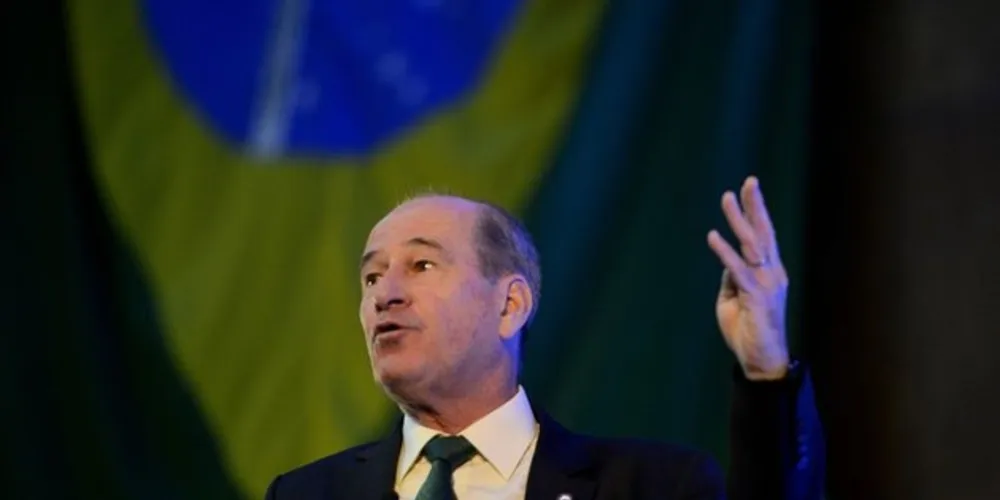 O ministro Fernando Azevedo e Silva disse que as causas da poluição por óleo em praias do Nordeste estão sendo investigadas  