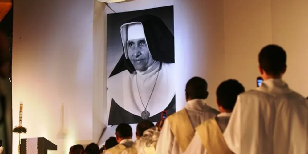 Irmã Dulce torna-se a primeira santa nascida no Brasil reconhecida pela Igreja Católica