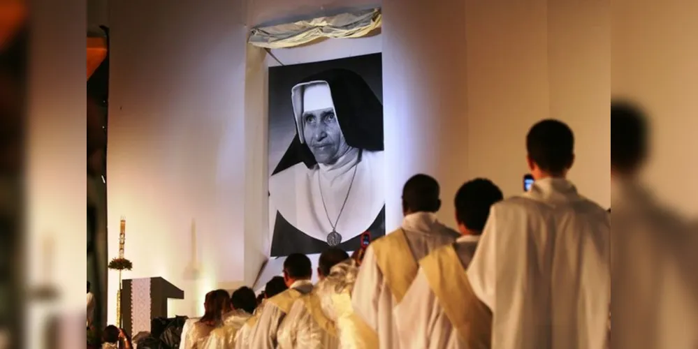 Irmã Dulce torna-se a primeira santa nascida no Brasil reconhecida pela Igreja Católica