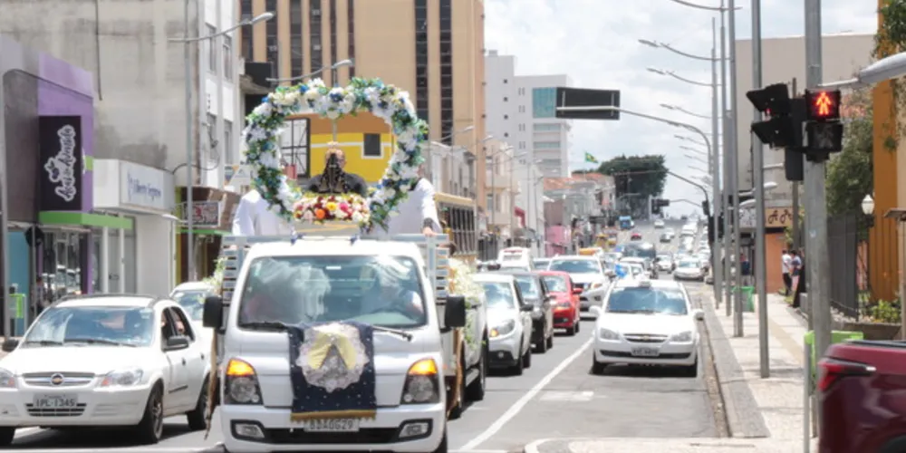 Imagem de Nossa Senhora Aparecida percorreu o centro da cidade 