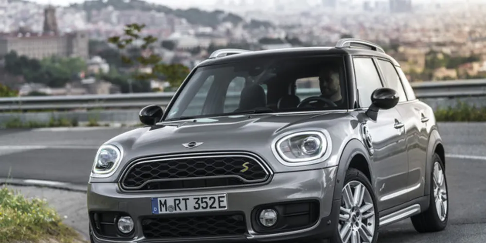 Modelo conta com nova bateria de íon-lítio para a versão híbrida Cooper S E Countryman ALL4!