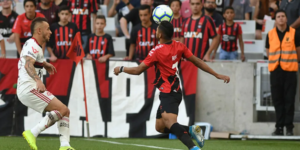 Partida foi disputada na tarde deste domingo em Curitiba