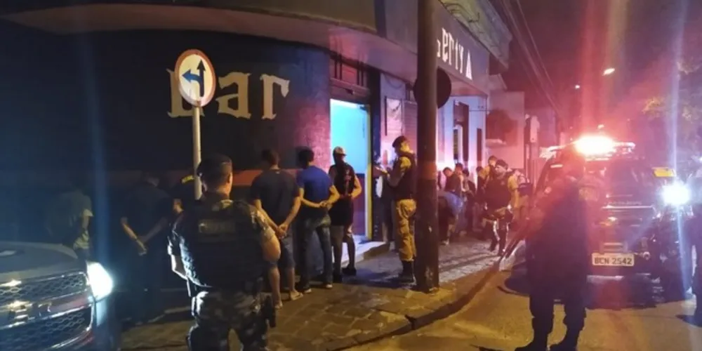 A fiscalização iniciou por volta das 23h de sexta (11), e compreendeu os bairros Boa Vista, Chapada e Uvaranas