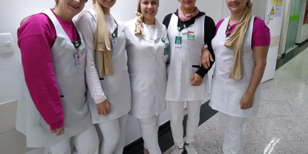 Os colaboradores da Unimed Ponta Grossa usarão lenços na cabeça todas as quartas-feiras do mês de outubro