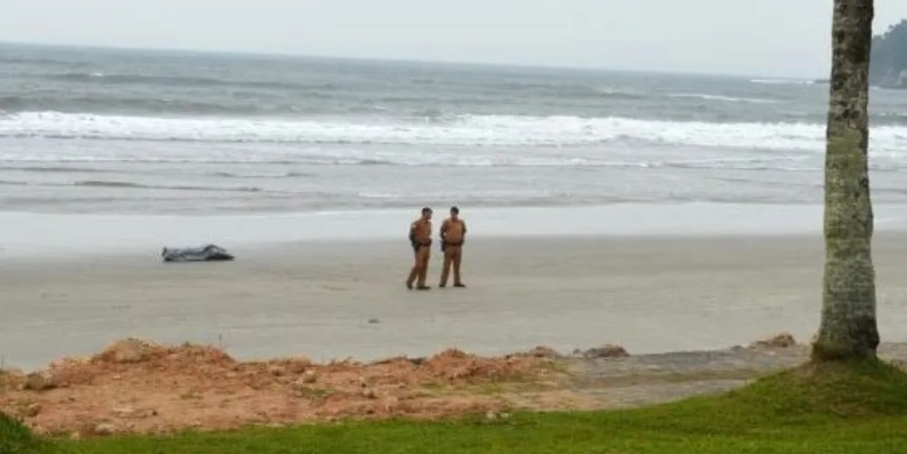 Corpo foi encontrado na areia da Praia Central, em Guaratuba