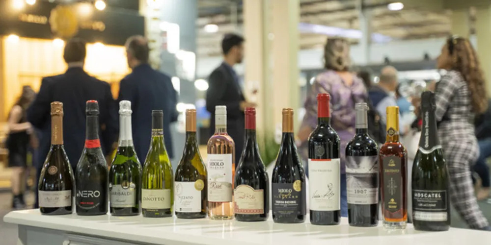 Em degustações às cegas, os jurados chegaram à seleta lista de 12 rótulos de vinhos, sendo 10 distribuídos nas oito categorias da prova, além de duas menções honrosas.