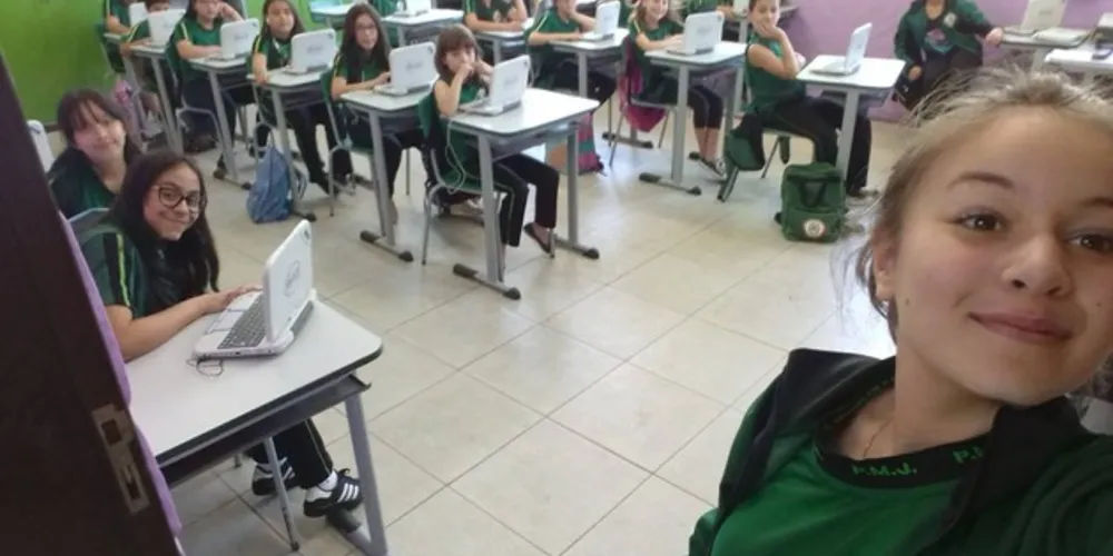 Imagem ilustrativa da imagem Aula informatizada aborda produção da notícia em 5º ano A