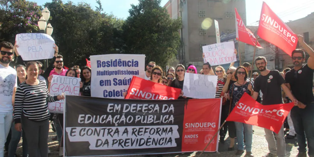 Na Universidade Estadual de Ponta Grossa (UEPG) são mais de 900 professores que atuam na formação superior