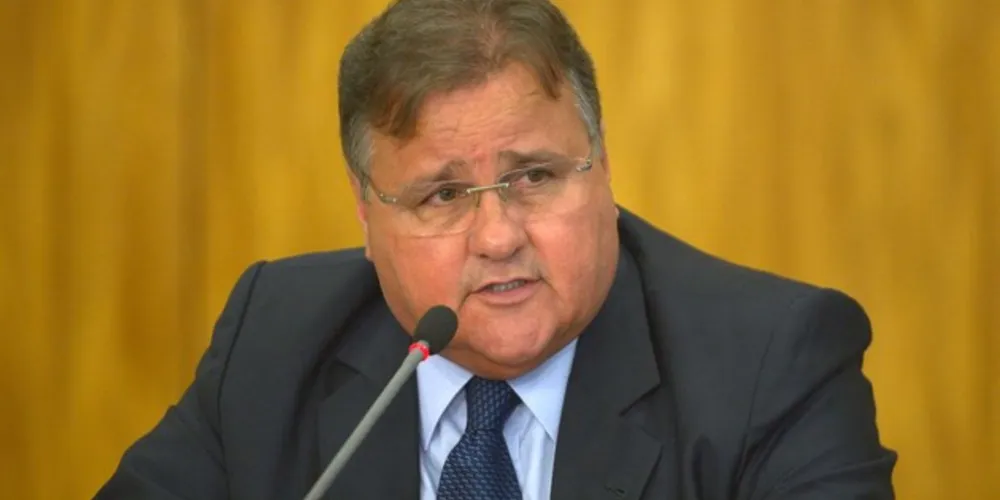 Ex-ministro é julgado por lavagem de dinheiro no caso do dinheiro encontrado dentro de malas e sacos em Salvador