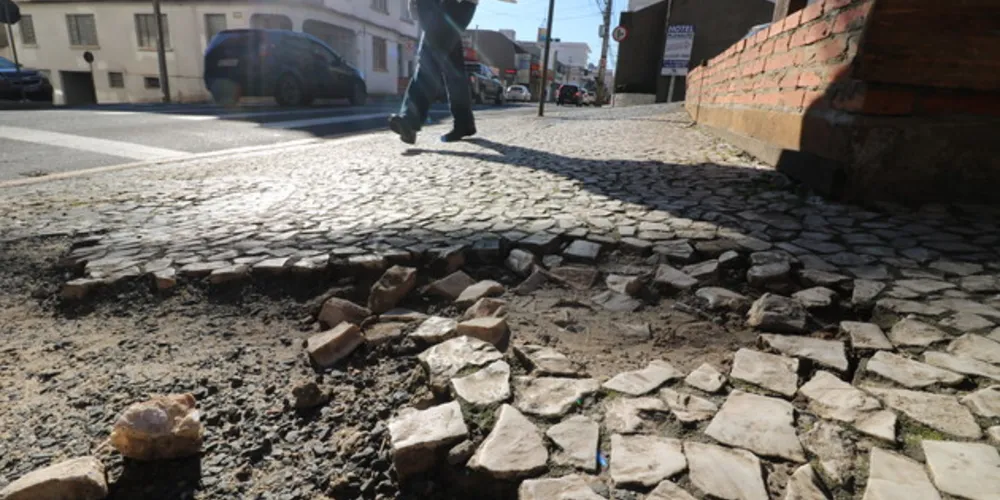 Calçadas em mau estado poderão gerar multa e cobrança pelo conserto
