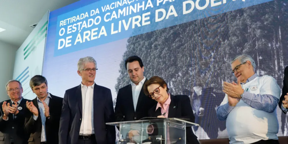 A suspensão da vacinação foi autorizada por instrução normativa assinada nesta terça-feira (15). 