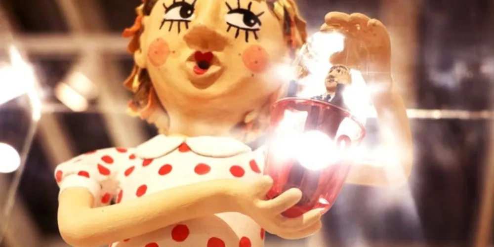 A exposição – que tem mais de 20 quadros, adereços, além de cartas de estudantes, livros raros e esculturas de personagens