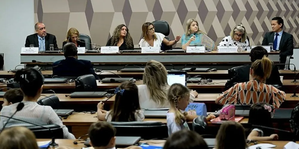 A relatora do PLS 490/2017, senadora Soraya Thronicke (PSL-MS) presidiu a audiência pública que debateu o homeschooling