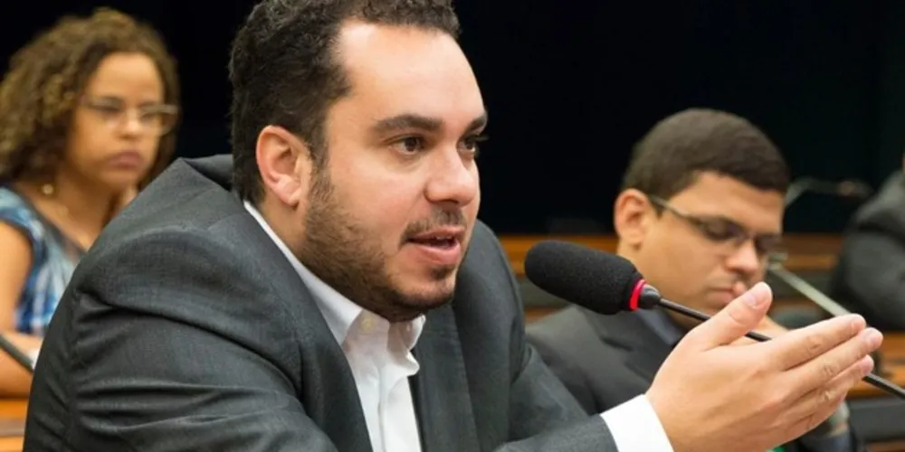 Deputado federal Paulo Eduardo Martins (PSC- PR) defende uma proposta de Emenda Constitucional
