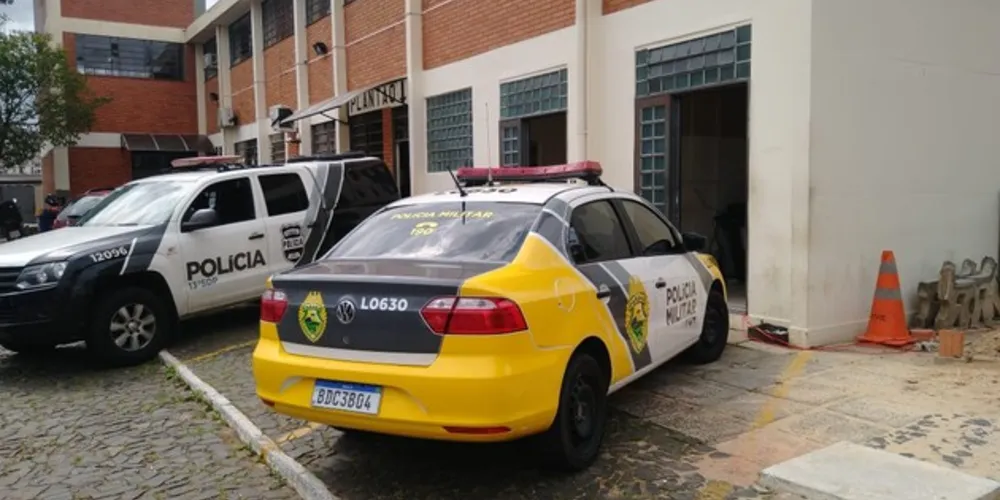 Após o encaminhamento do rapaz para a delegacia, foi confirmado através do sistema e comprovando que o suspeito estaria evadido do sistema prisional onde estava cumprindo pôr homicídio.
