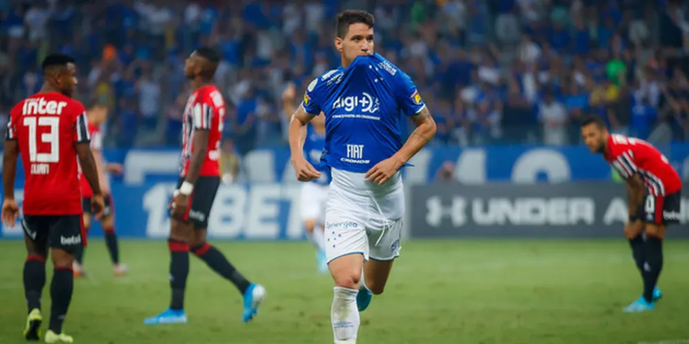 Thiago Neves marcou o gol da vitória e interrompeu jejum da Raposa