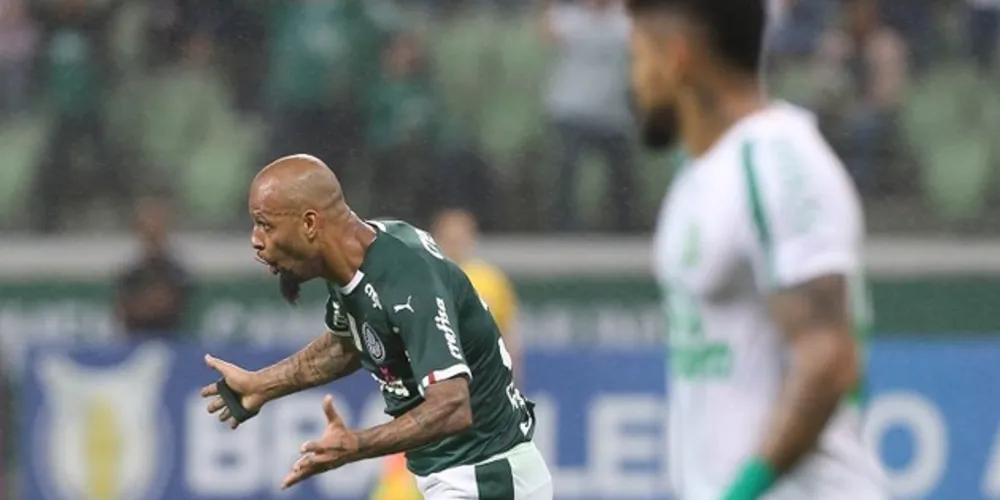 Felipe Melo aproveitou sobra dentro da área para fazer o gol no último lance da partida