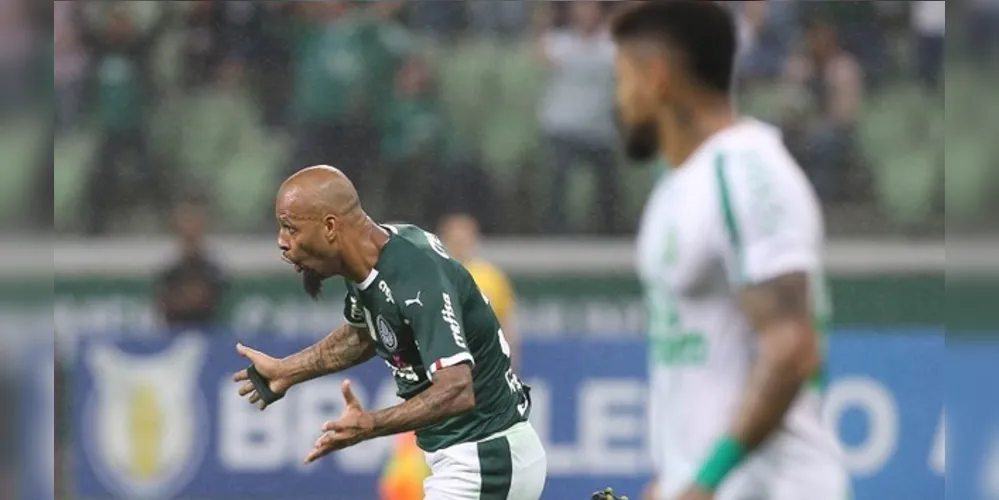 Felipe Melo aproveitou sobra dentro da área para fazer o gol no último lance da partida