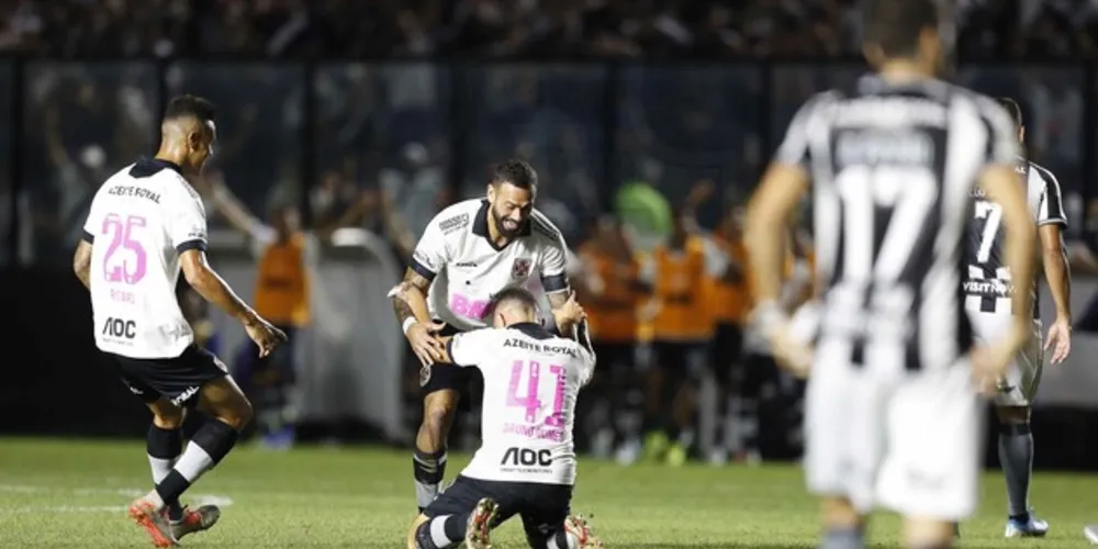 Volante criado no Vasco marcou seu primeiro gol como profissional