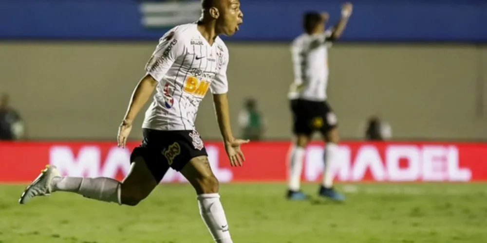 Janderson marcou seu primeiro gol como profissional no Serra Dourada