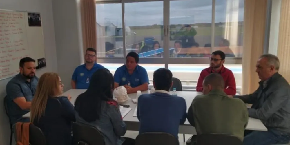 Membros da Comissão de Gerenciamento do Risco da Fauna (CGRF) do Aeroporto Municipal Sant’Ana (PGZ) se reuniram nessa terça (15)