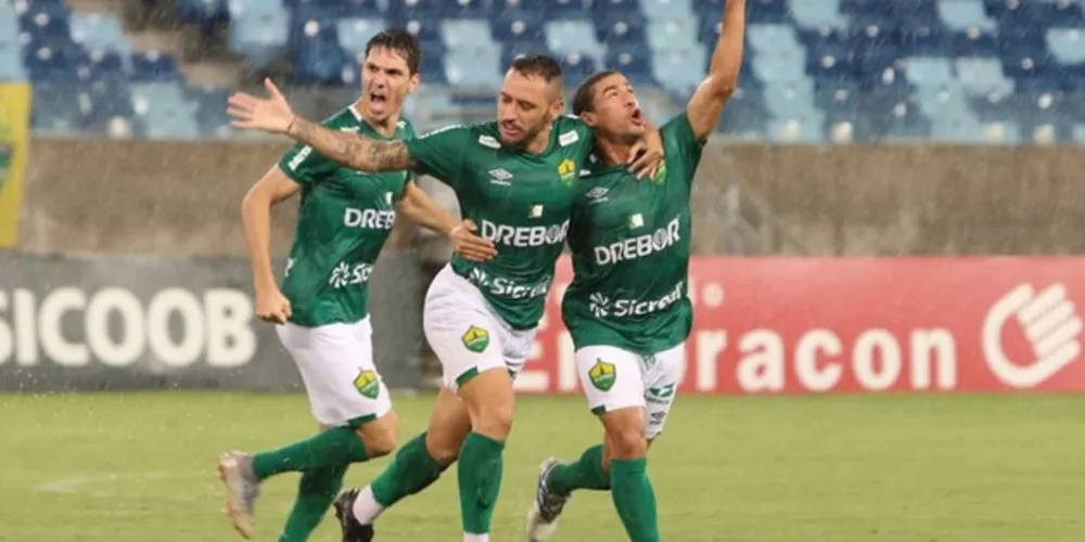 Cuiabá voltou a vencer depois de cinco partidas ao bater o Guarani